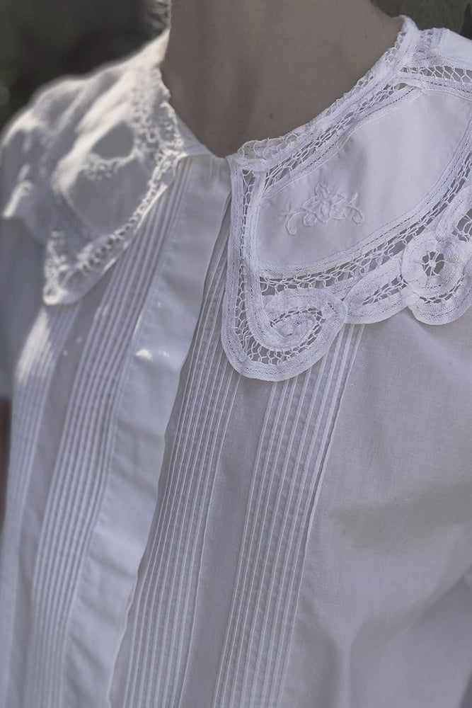 VINTAGE LACE COLLAR SHIRT 