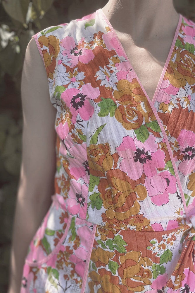 BOLD FLORAL VINTAGE WRAP DRESS 